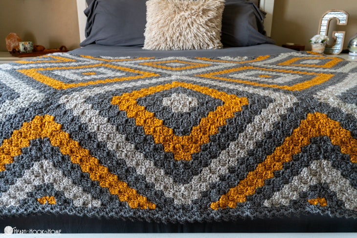 chunky crochet blanket stitch detail close up