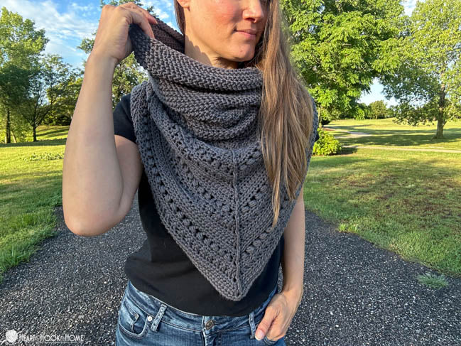 close up texture of Frankie Cowl crochet shawl pattern