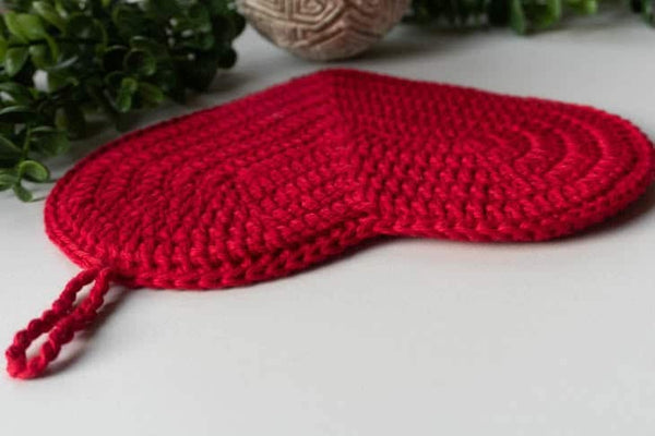 heart shaped crochet hot pad thick potholder design