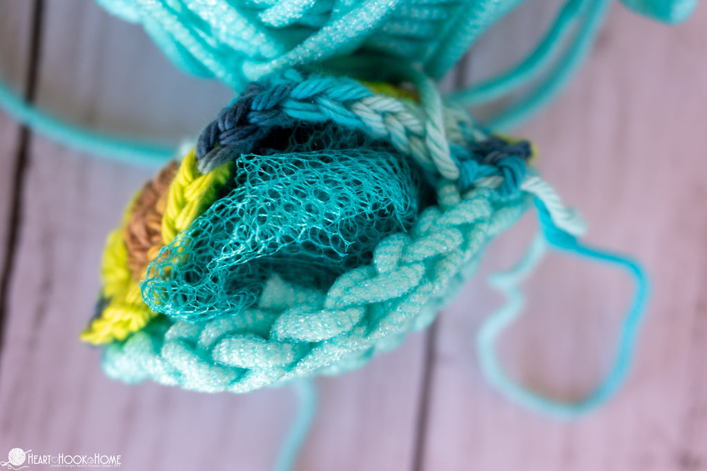 texture detail of crochet pot scrubber pattern